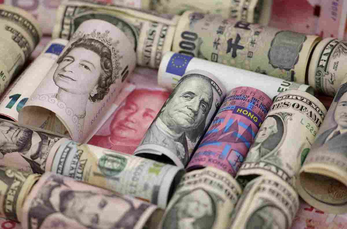 Yen Climbs While Greenback Stabilizes after US Inflation Ebbs